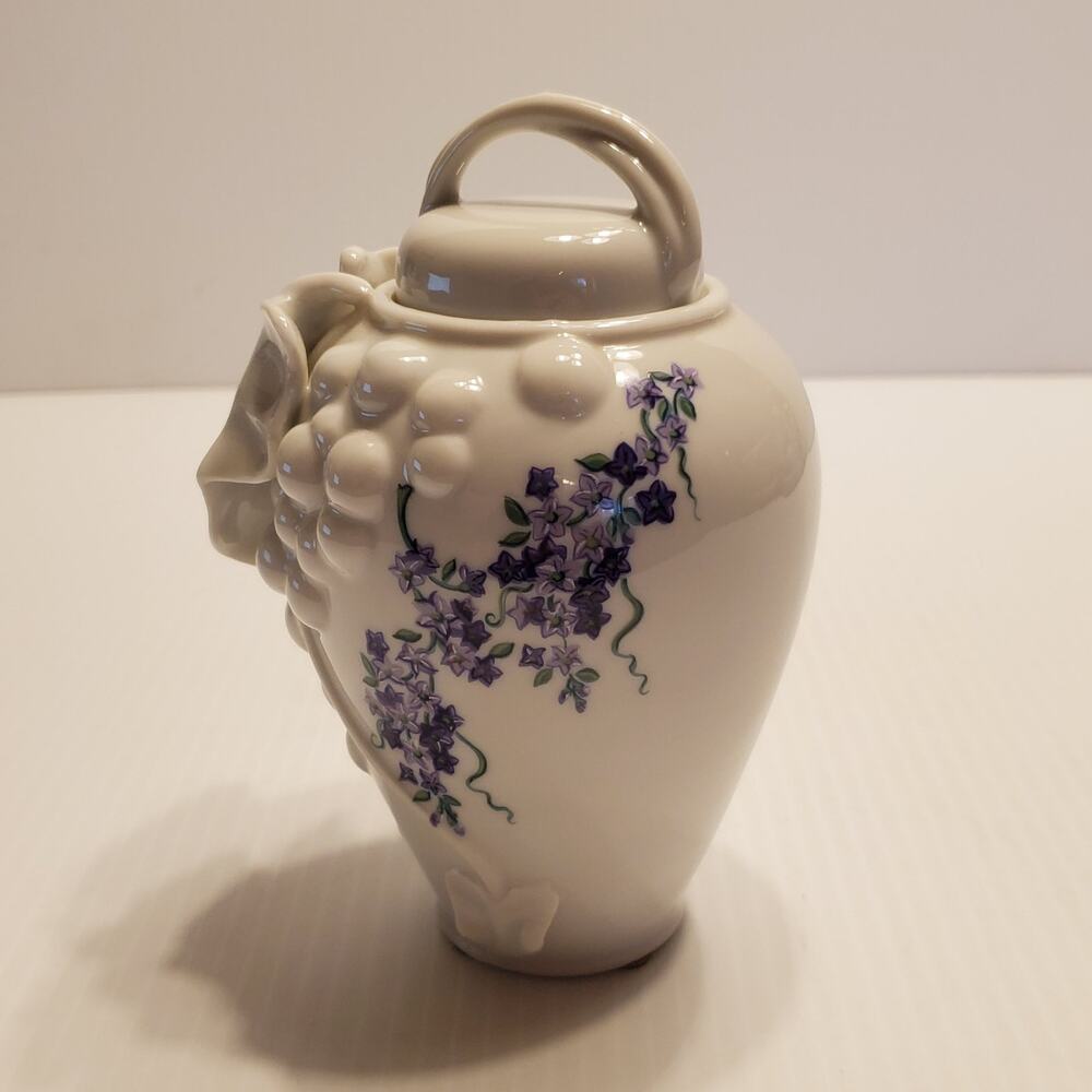 Southern Heirlooms Elizabeth Arden Grape Jar with lid